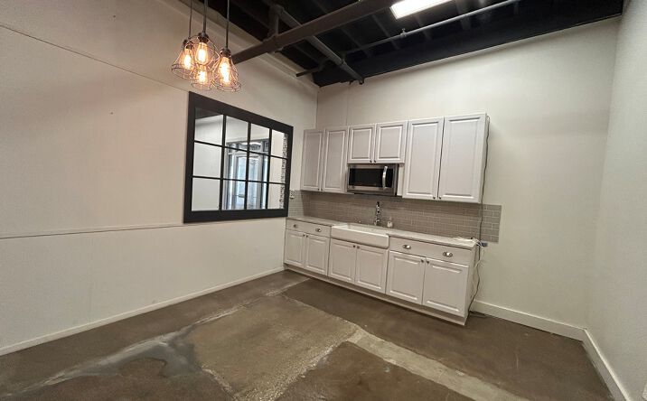 Pictures of Industrial property located at 3033 W ohio Street, Chicago, IL 60612 for lease - image #1