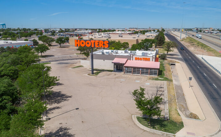 Pictures of Restaurant property located at 8101 W INTERSTATE 40, AMARILLO, TX 79121-1105 for lease - image #1