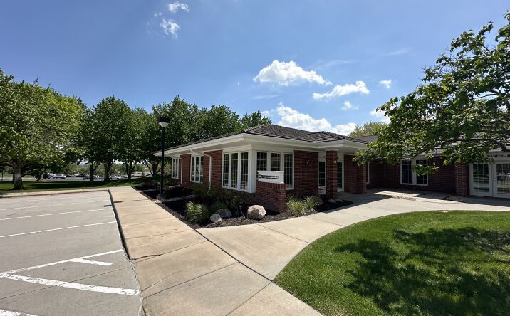 Pictures of Office property located at 9802 NICHOLAS ST, OMAHA, NE 68114-2105 for lease - image #1
