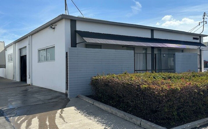 Pictures of Industrial property located at 3043 S. Oak Street, Santa Ana, CA 92707 for lease - image #1