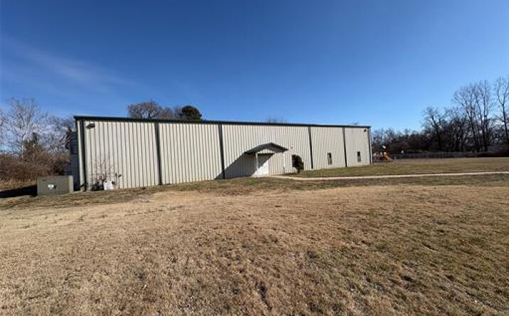 Pictures of Retail property located at 10112 Royal Drive, Dellwood, MO 63136 for lease - image #1