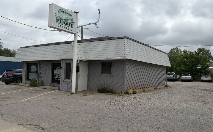 Pictures of Retail, Special Purpose property located at 2300 South Air Depot Boulevard, Midwest City, OK 73110 for lease - image #1
