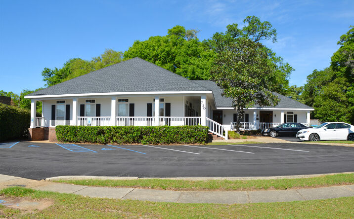 Pictures of Office, Special Purpose property located at 720 Oak Circle Drive West, Mobile, AL 36609 for lease - image #1
