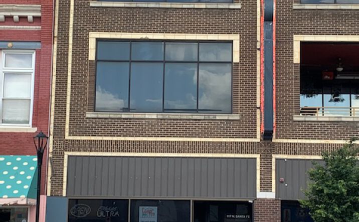 Pictures of Retail property located at 117 N SANTA FE AVE, SALINA, KS 67401-2615 for lease - image #1