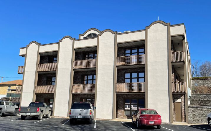 Pictures of Office property located at 1913 WILLIAM ST, JEFFERSON CITY, MO 65109-4760 for lease - image #1