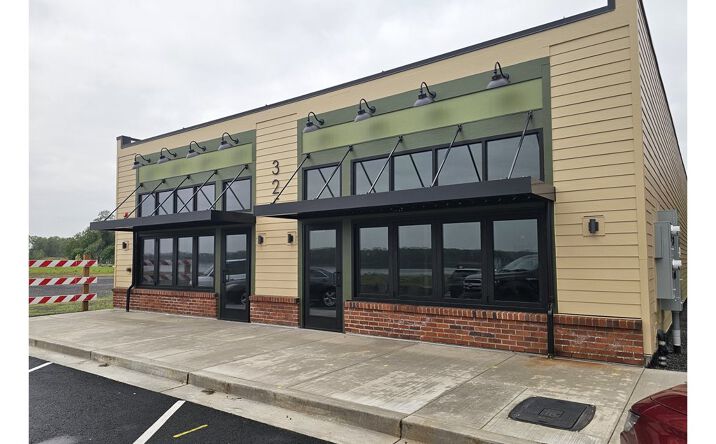 Pictures of Retail, Office, Restaurant property located at 325 Strand St, St. Helens, OR 97051 for lease - image #1