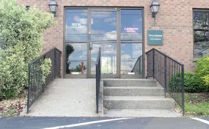 Pictures of Office, Special Purpose property located at 10400 Dixie Hwy, Louisville, KY 40272 for lease - image #1