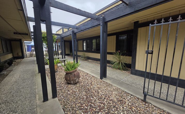 Pictures of Office property located at 2045 S CT ST, VISALIA, CA 93277-5427 for lease - image #1