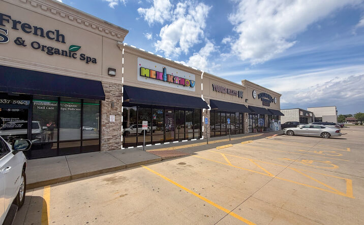 Pictures of Retail property located at 375 South Maize Road, Wichita, KS 67209 for lease - image #1