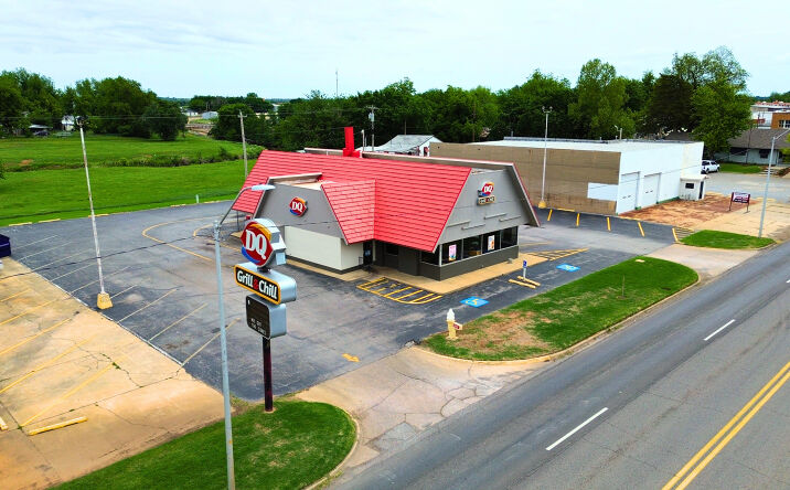 Pictures of Retail property located at 720 W Choctaw Ave, Chickasha, OK 73018 for lease - image #1