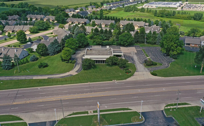 Pictures of Retail property located at 1425 DeKalb Ave, Sycamore, IL 60178 for lease - image #1