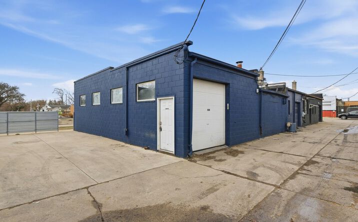 Pictures of Industrial property located at 828 W 14 Mile Rd, Clawson, MI 48017 for lease - image #1