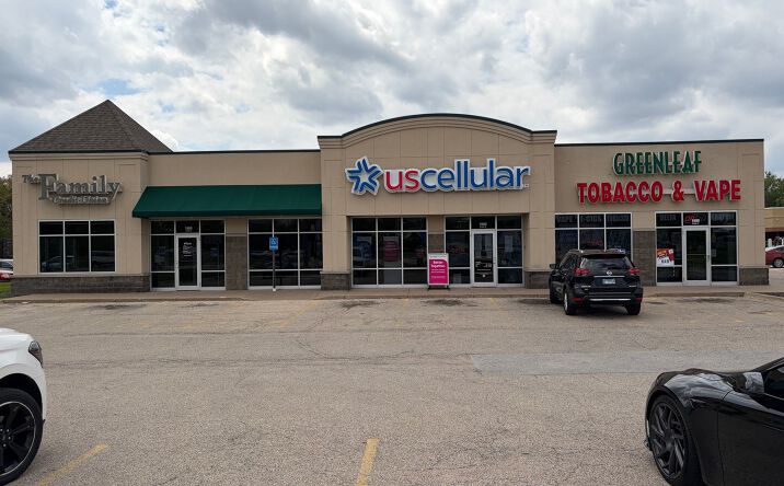 Pictures of Retail property located at 1600 John Deere Road B, Silvis, IL 61282 for lease - image #1