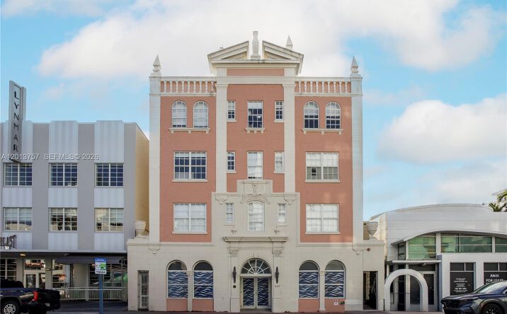 Pictures of Retail, Restaurant property located at 727 Collins Ave, Miami Beach, FL 33139 for lease - image #1