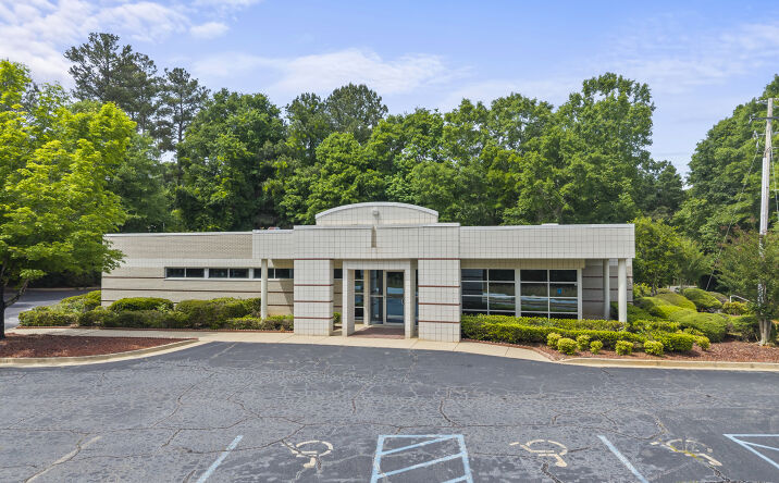 Pictures of Office property located at 440 Hillcrest, COMMERCE, GA 30529 for lease - image #1