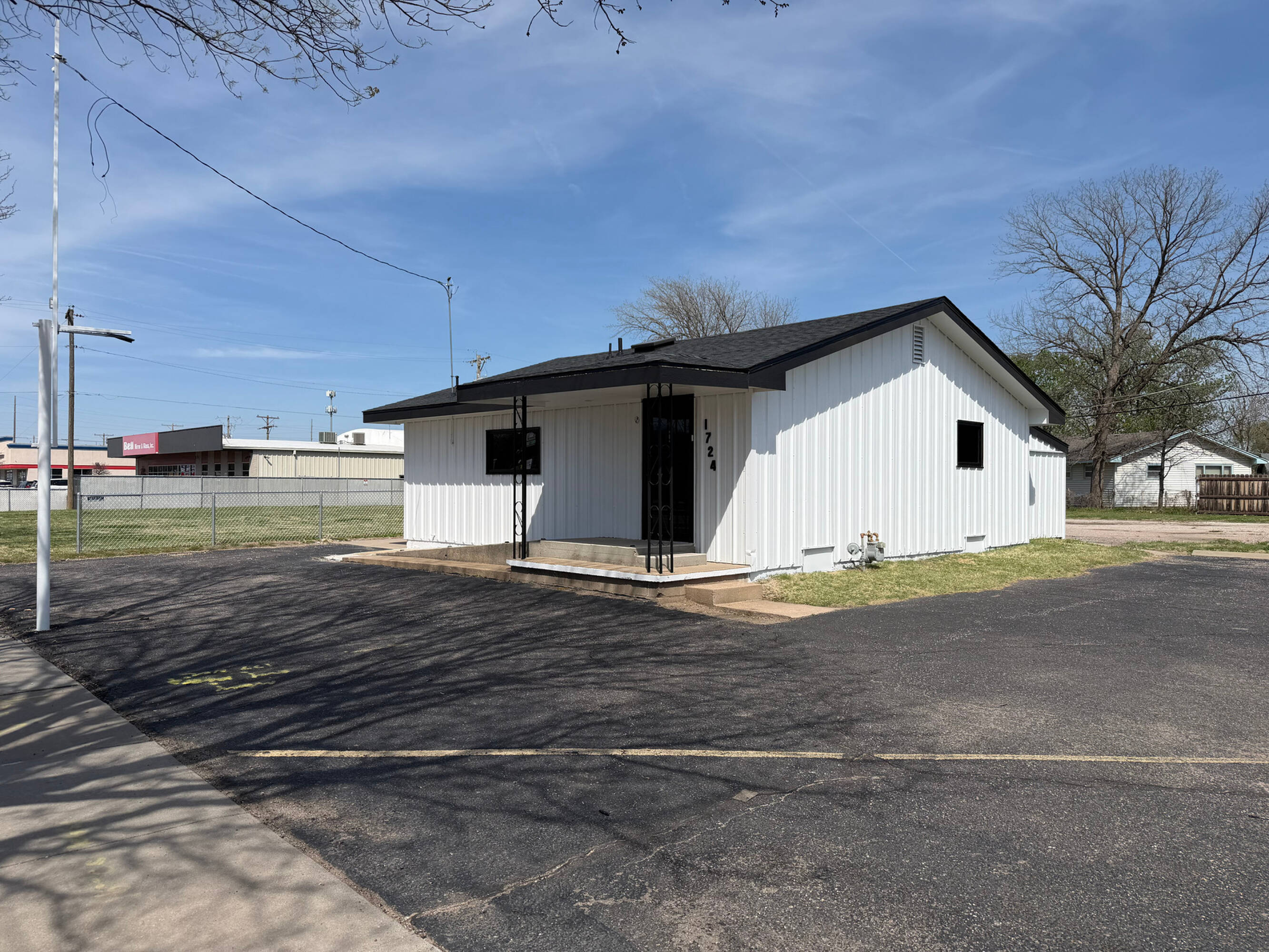1724 S Seneca St, Wichita, KS 67213