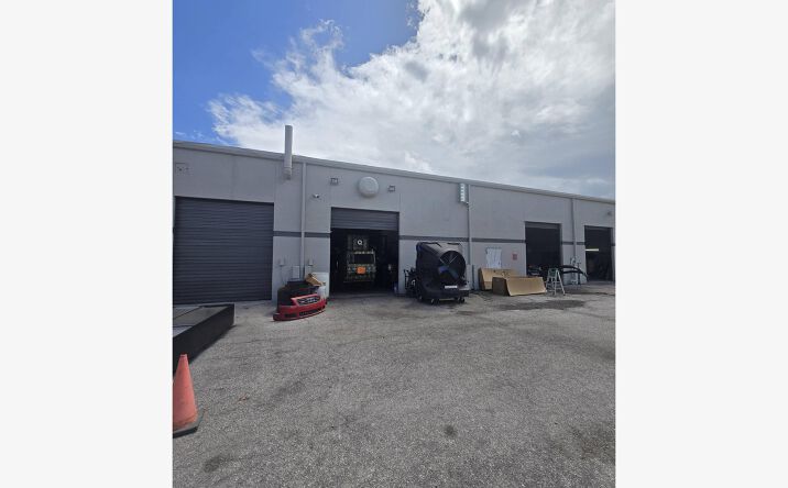 Pictures of Industrial property located at 6605 E COLONIAL DR, ORLANDO, FL 32807-5234 for lease - image #1