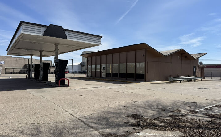 Pictures of Retail property located at 100 Lindbergh Drive South, Little Falls, MN 56345 for lease - image #1