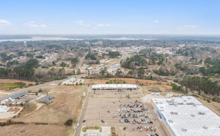 Pictures of Retail property located at 767 Sterlington Hwy, Farmerville, LA 71241 for lease - image #1