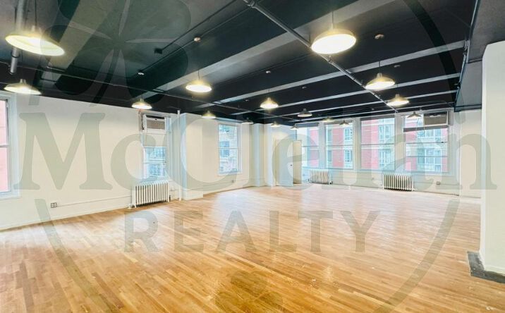 Pictures of Office property located at West 37th Street, New York, NY 10018 for lease - image #1