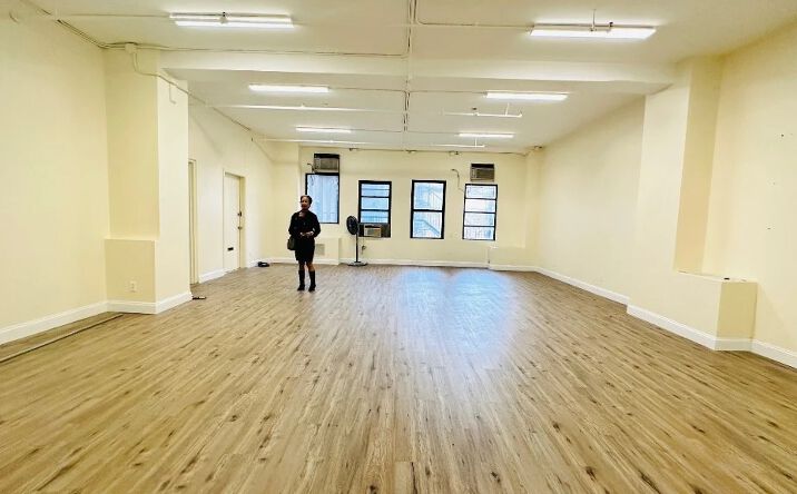 Pictures of Retail, Office property located at WEST 32nd St, New York, NY 10001 for lease - image #1
