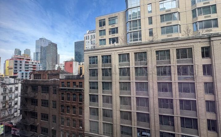 Pictures of Retail property located at WEST 37th St #670, New York, NY 10018 for lease - image #1