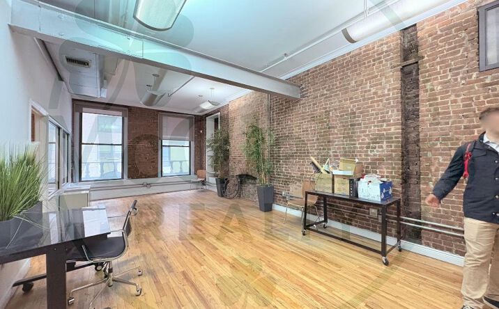 Pictures of Retail, Office property located at 14 East 44th Street #4, New York City, NY 10017-3632 for lease - image #1