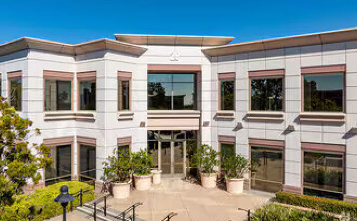 Pictures of Retail property located at 982 W Pacific Coast Hwy, Newport Beach, CA 92663 for lease - image #1