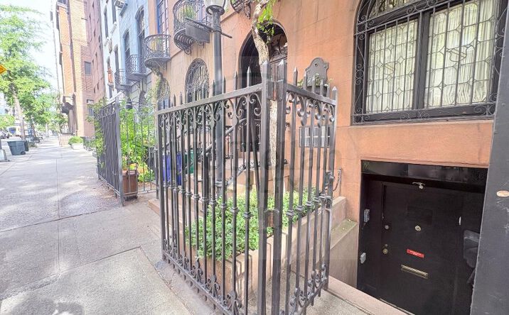 Pictures of Retail, Office property located at 115 East 35th Street, New York, NY 10016 for lease - image #1