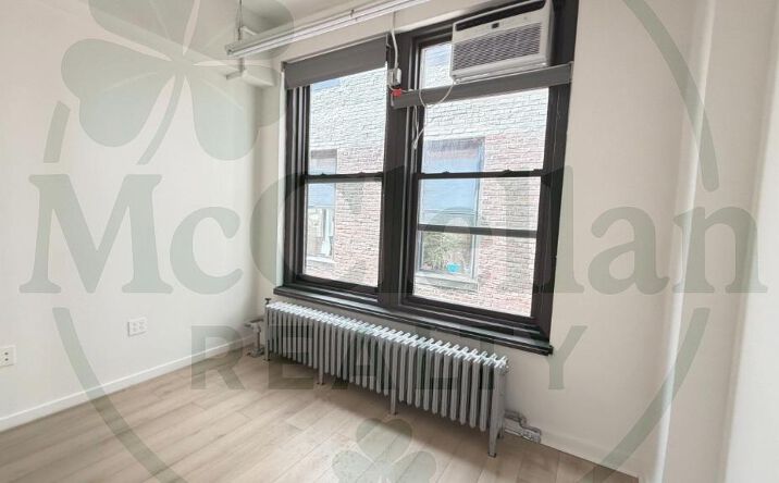 Pictures of Office property located at West 35th, New York City, NY 10001-2110 for lease - image #1
