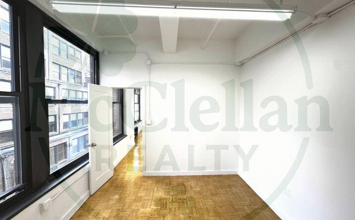Pictures of Office property located at West 35th, New York City, NY 10001-2110 for lease - image #1