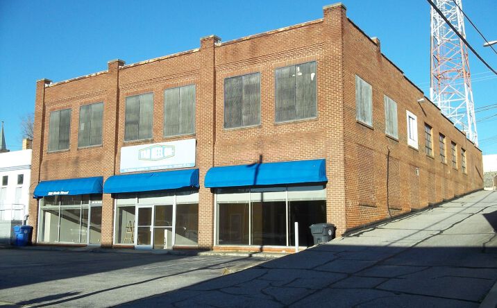 Pictures of Retail property located at 318 9th Street, North Wilkesboro, NC 28659 for lease - image #1