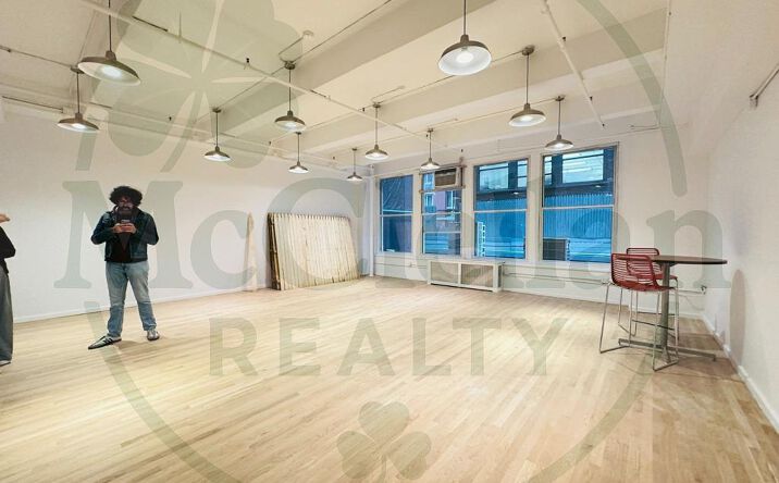 Pictures of Retail, Office property located at West 37th, New York, NY 10018 for lease - image #1