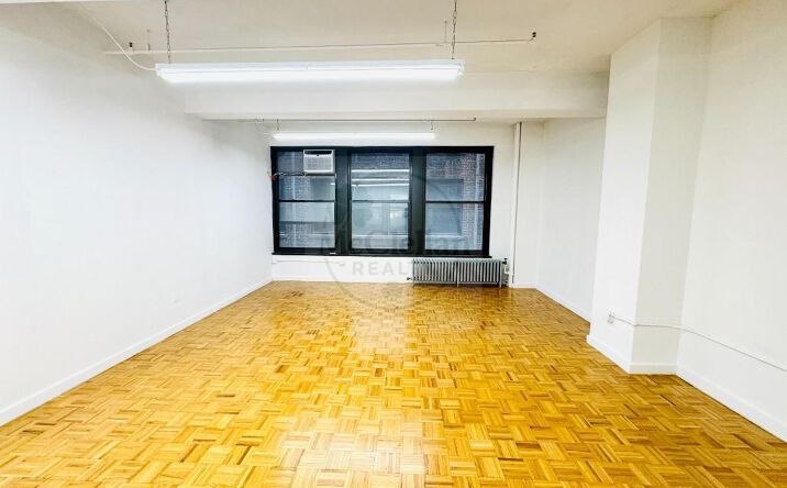 Pictures of Office property located at West 35th, New York City, NY 10001-2110 for lease - image #1