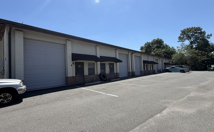Pictures of Retail, Industrial property located at 3892 NE 40TH PL ALL UNITS, SILVER SPRINGS, FL 34471-5563 for lease - image #1