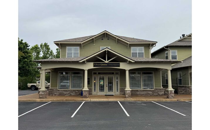 Pictures of Office property located at 6253 Goodman Road, Olive Branch, MS 38654 for lease - image #1