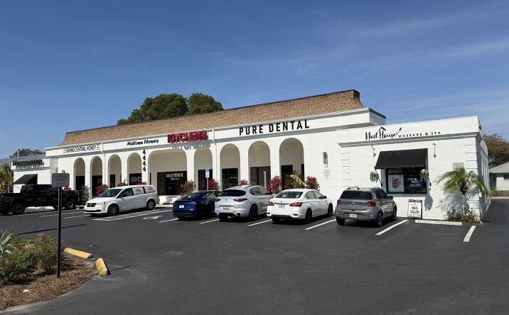 Pictures of Retail property located at 4444 Tamiami Trail North, Naples, FL 34103 for lease - image #1