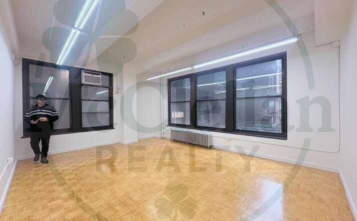 Pictures of Office property located at West 35th Street, New York, NY 10001 for lease - image #1