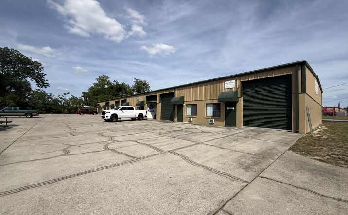 Pictures of Industrial property located at 3965 SE 45TH CT ALL UNITS, OCALA, FL 34471-5563 for lease - image #1