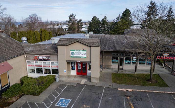 Pictures of Retail property located at 10600 NE 68th St, Kirkland, WA 98033 for lease - image #1