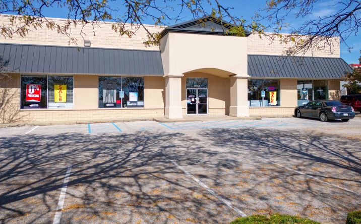 Pictures of Retail property located at 2658 E Main St, Plainfield, IN 46168 for lease - image #1