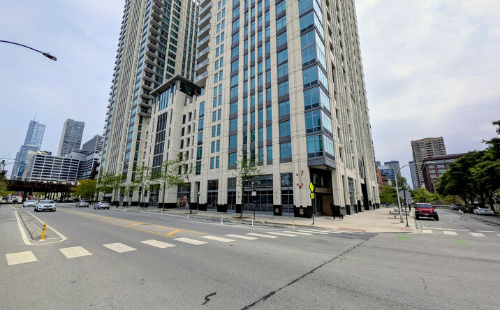 Pictures of Restaurant, Retail property located at 555 W. Kinzie St, Chicago, IL 60654 for lease - image #1