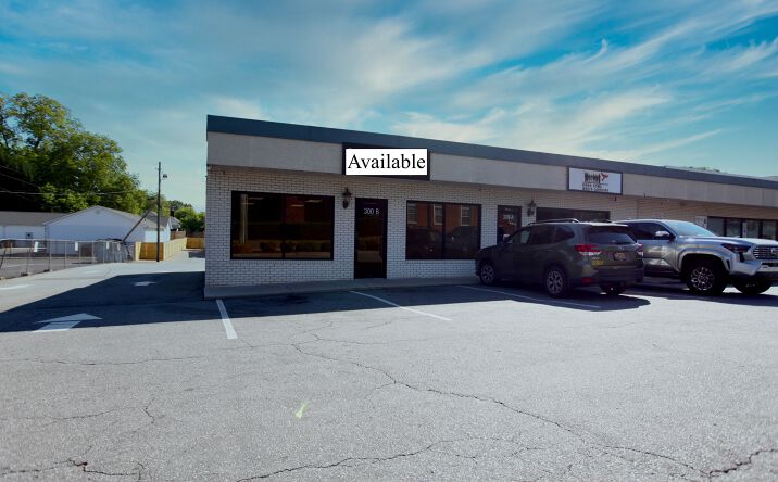 Pictures of Retail property located at 300 CHURCH ST N, CONCORD, NC 28025-4516 for lease - image #1
