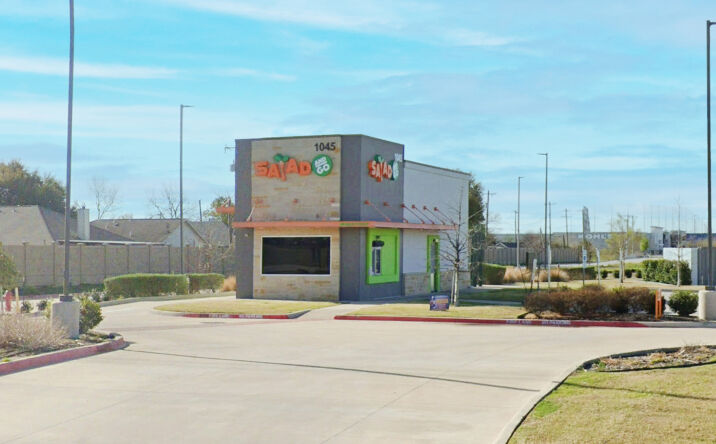 Pictures of Retail, Restaurant property located at 1045 W Warrior Trail, Grand Prairie, TX 75052 for lease - image #1