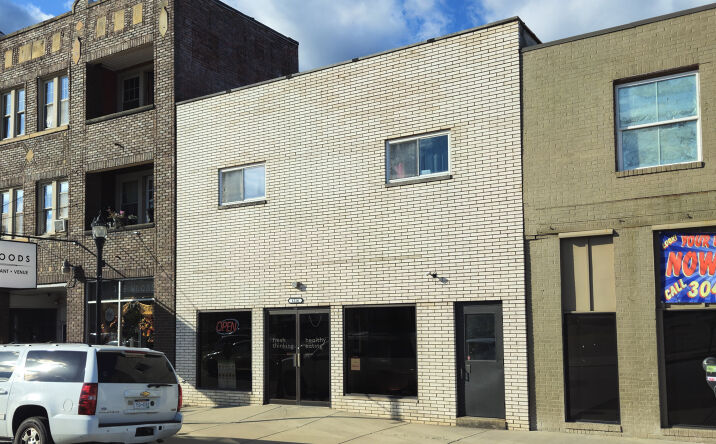 Pictures of Retail, Restaurant property located at 1216 FOURTH AVE, HUNTINGTON, WV 25701-1526 for lease - image #1