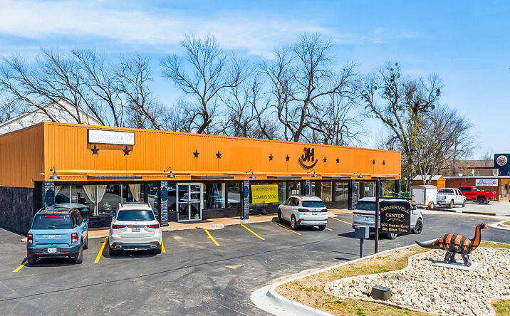 Pictures of Retail, Office property located at 907 NE Big Bend Trail, Glen Rose, TX 76043 for lease - image #1