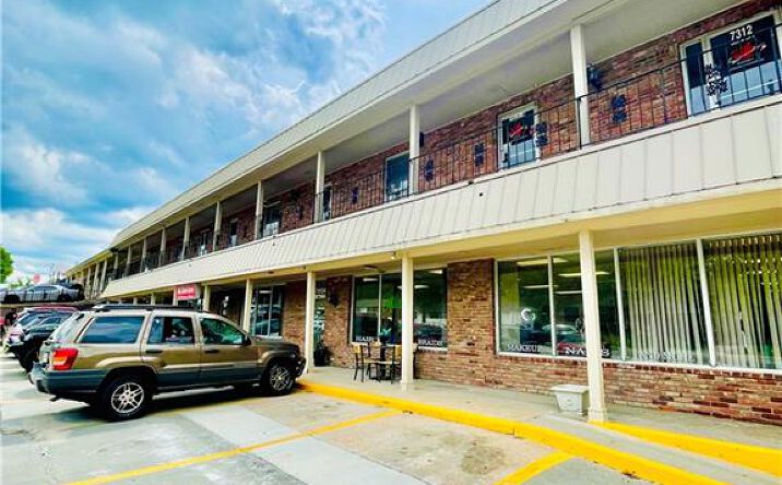 Pictures of Office property located at 7312-D, Raytown, MO 64133 for lease - image #1
