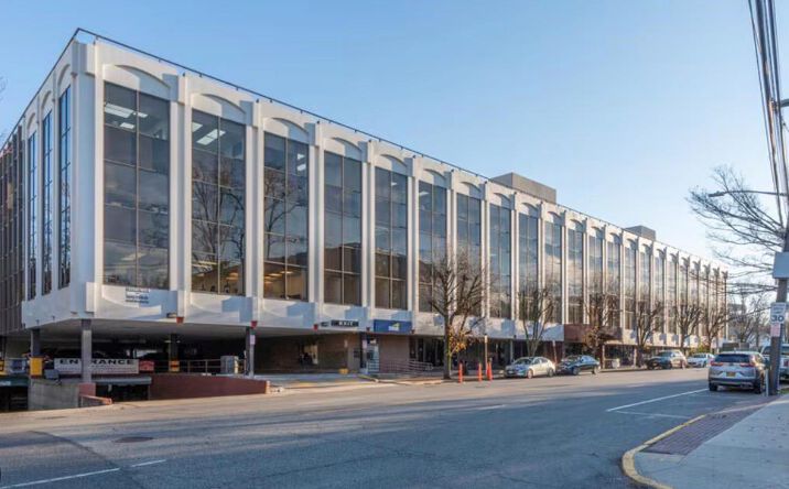 Pictures of Office property located at 98 Cuttermill Road 332, North Hempstead, NY 11021 for lease - image #1