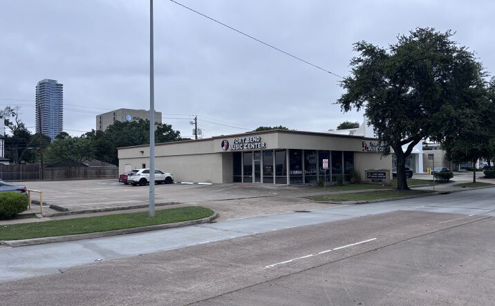 Pictures of Retail, Office, Special Purpose property located at 4010 RICHMOND AVE, HOUSTON, TX 77027-6818 for lease - image #1