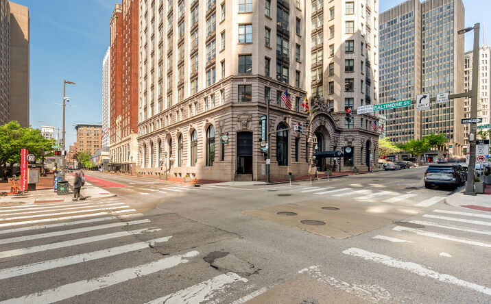 Pictures of Retail property located at 2 N Charles St, Baltimore, MD 21201 for lease - image #1